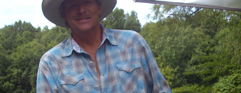 Alan Jackson Reveals Why He’s Always Wearing a Cowboy Hat