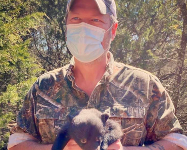 Blake Shelton Joins Oklahoma Researchers to Study Bear Cubs