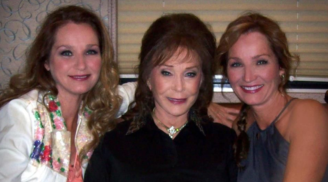 Loretta Lynn Shares Old Photos With Twin Daughters To Celebrate Their   Traad 7 2 