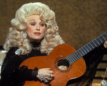 Dolly Parton Cried After Telling Elvis He Couldn’t Record “I Will Always Love You”