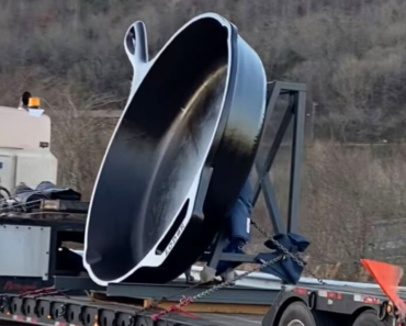 14,000 lb Skillet Filmed Riding Down Tennessee Interstate