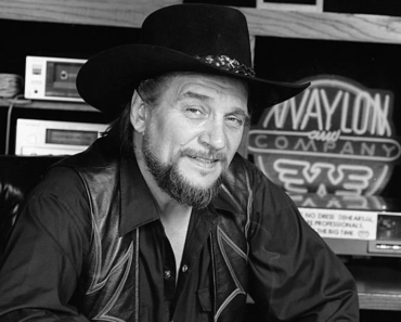 Remembering The Final Big Concert from Waylon Jennings