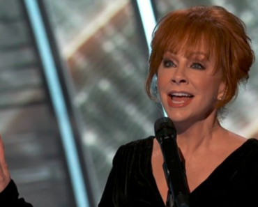 Reba McEntire Draws Tears With First Academy Awards Performance In 31 Years
