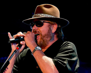 Days After Wife’s Death, Hank Jr. Returns To Stage With The Help Of His Kids