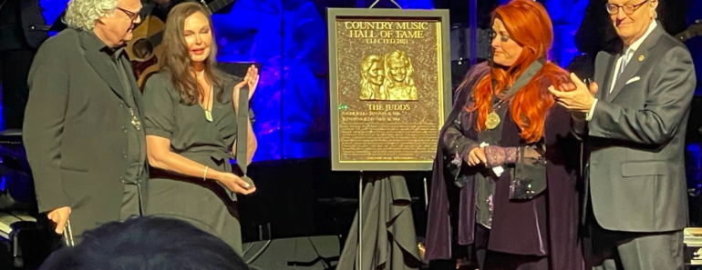 The Judds Inducted Into Country Music Hall Of Fame During Tear-Filled Ceremony