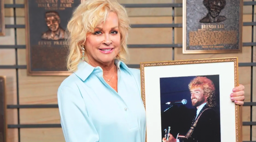 Lorrie Morgan Pays Tribute To Late Husband Keith Whitley With “Don’t Close Your Eyes”