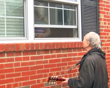 Watch This Man Singing “You Are My Sunshine” To His Girlfriend In An Assisted Living Facility