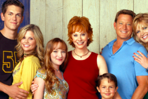 Reba McEntire Says They’ve “Been Trying Really Hard” To Reboot “Reba” TV Show