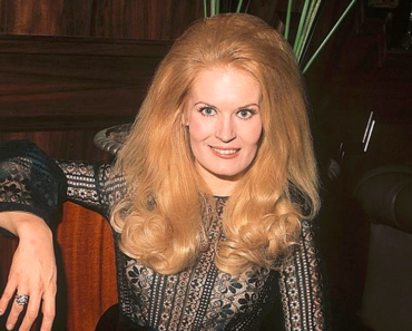 Remembering The Death of Lynn Anderson, Whose Powerful, Husky Voice Brought Her Atop The Charts