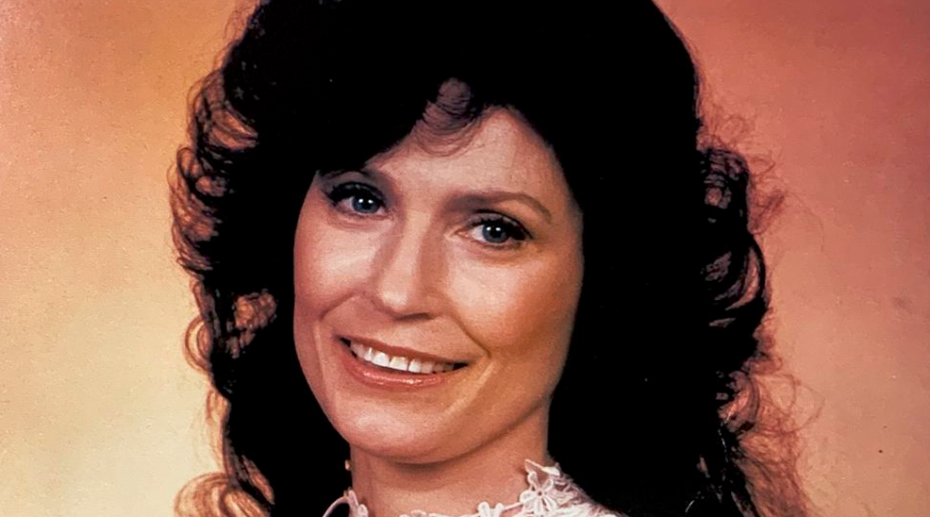 IN MEMORIAL OF LORETTA LYNN - The Story Behind The Song: ”You Ain’t Woman Enough”