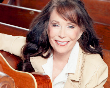 Loretta Lynn Said Her Life Ran ‘From Misery to Happiness and Sometimes Back to Misery’